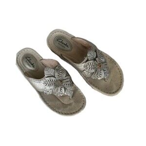 Clarks Artisan Gold Leather Flower Floral Comfort Sandals Flip Flop Slippers 6